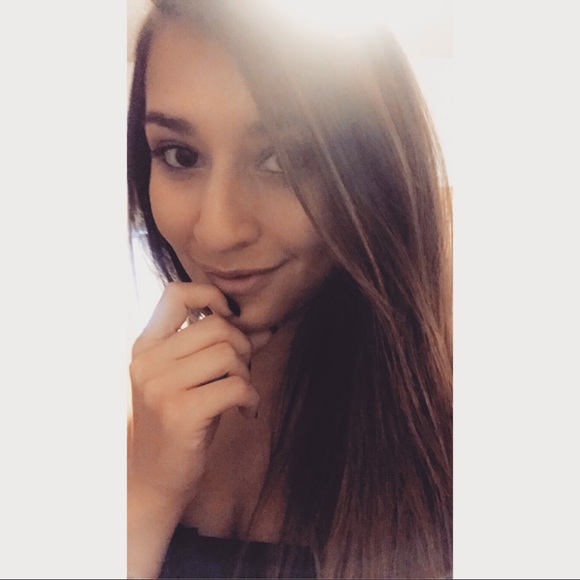 Meet your Posher, Izel - Picture 1 of 1